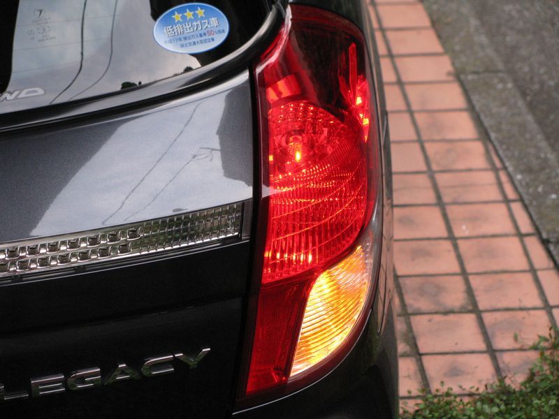 SUBARU(USA) レガシィBP後期型US仕様テールレンズ のパーツ