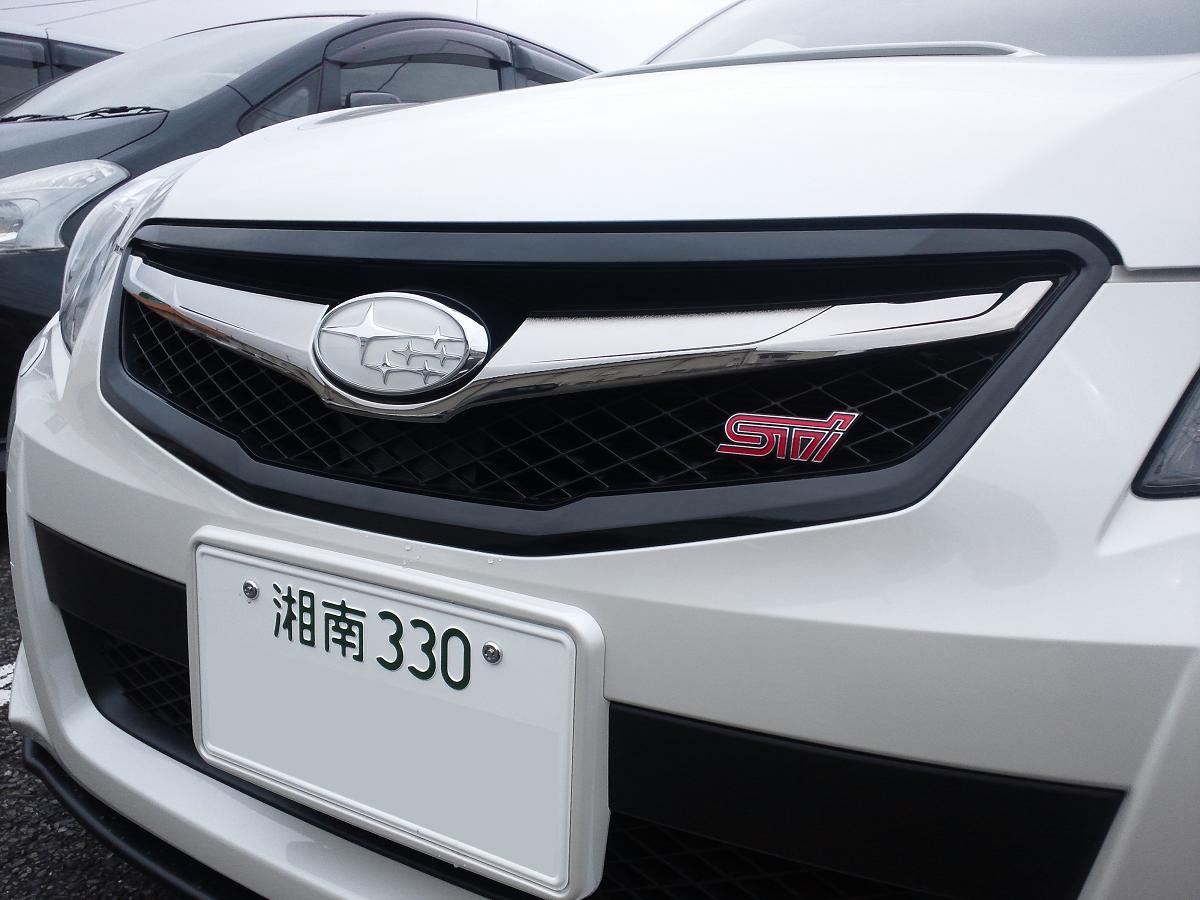スバル レガシィのフロントグリルとエンブレム