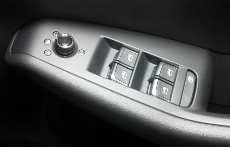 Audi純正 アウディ パワーウィンドウスイッチ のパーツレビュー Q5 Sv8 みんカラ