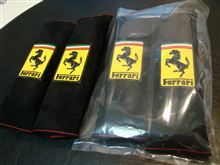 フェラーリ ブラックスエードシートベルトパット のパーツ
