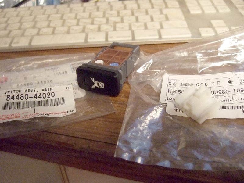 トヨタ(純正) イプサム　フロントカメラスイッチ