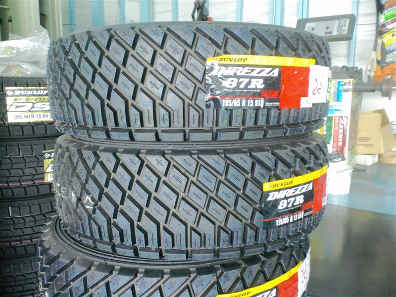 ダンロップ サマータイヤ 195/65/R15 走り回れる