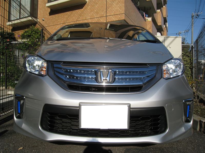 HONDAフリード ハイブリッド 黒 LEDクロームガーニッシュ