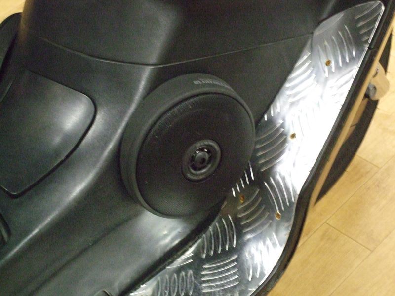 マジェスティSG03J トップモストサイドカウルスピーカー穴無し