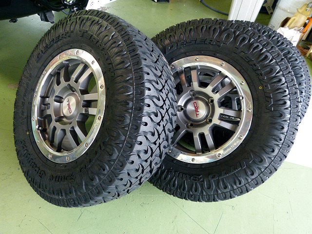 TRD+NITTO ビードロックスタイル+DUNE GRAPPLER のパーツ