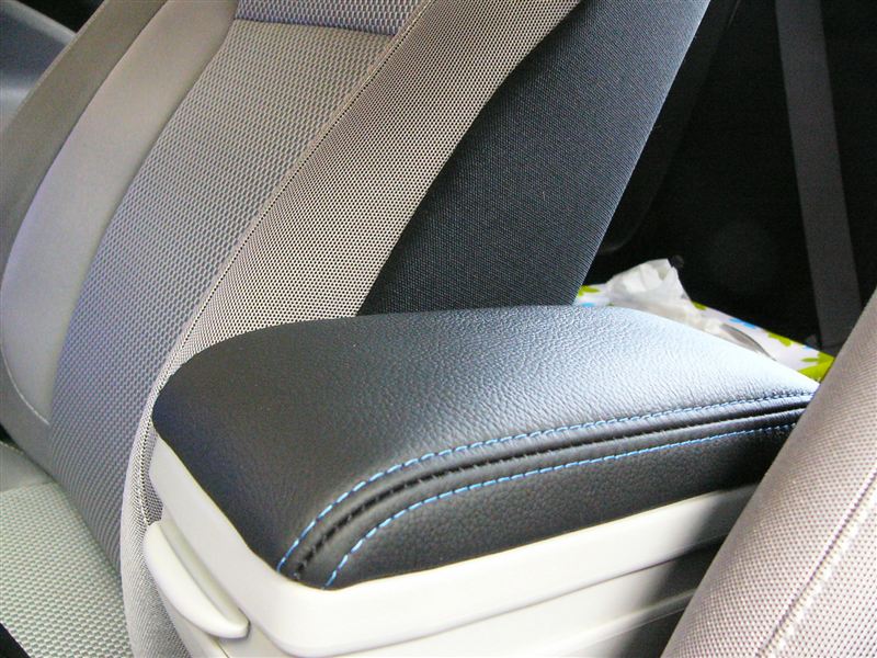 ホンダ 純正 アームレスト 表皮張替え のパーツレビュー Cr Z タケチャン7 みんカラ ホンダ 純正 アームレスト 表皮張替え のパーツレビュー Cr Z タケチャン7 みんカラ