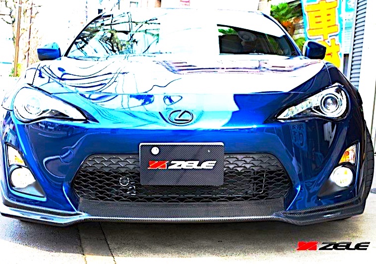 ZELE Performance カーボンフロントリップスポイラー のパーツ