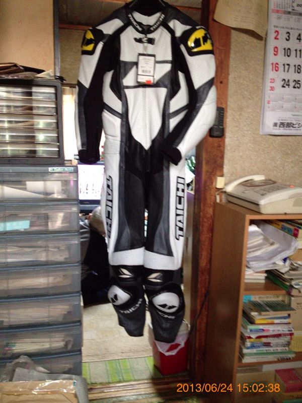 TAICHI 革ツナギ MW 50 黒/白（20年ぶりの革ツナギ新調 RS