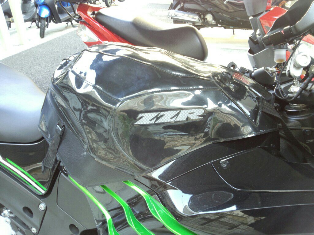 バグスター タンクカバー のパーツレビュー Zx 14r なかにっちゃん みんカラ
