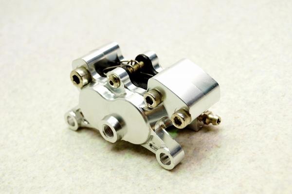 不明 ブレ◯ボ カニ風4POTキャリパー(84mmピッチ) CNC のパーツ