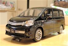 トヨタ(純正) 非売品カラーサンプルミニカー・トヨタヴォクシー