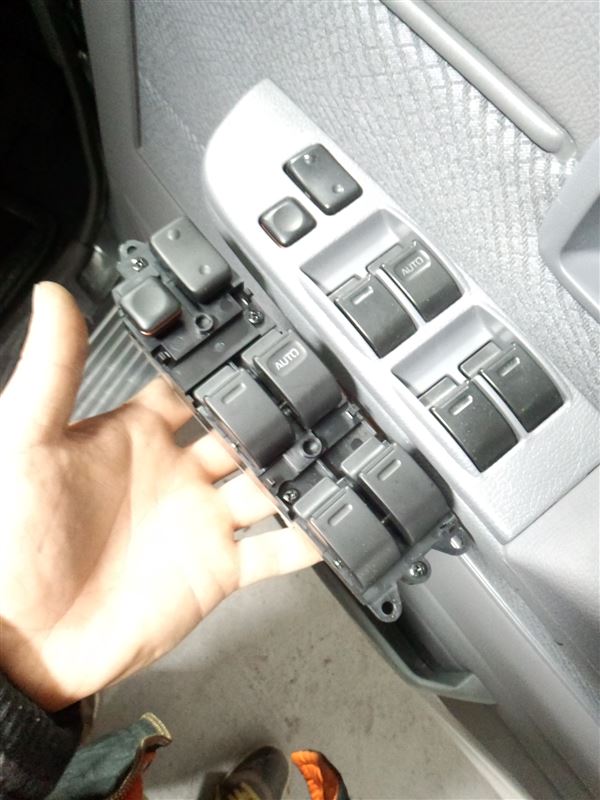 トヨタ(純正) パワーウインドウスイッチ のパーツレビュー トヨタ(純正) パワーウインドウスイッチ のパーツレビュー