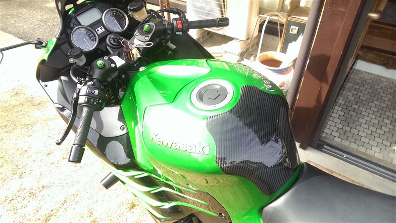 クレーバーウルフ カーボンタンクカバー のパーツレビュー Zx 14r ちか １６１ みんカラ