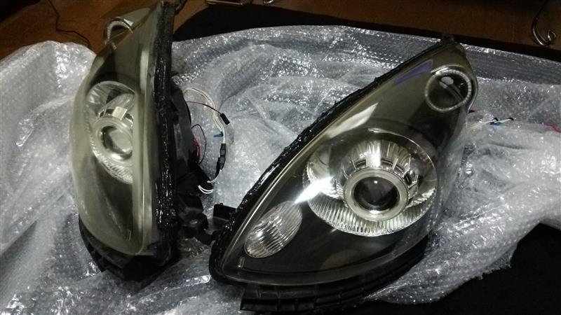 雑誌で紹介された v50用プロジェクターヘッドライト白青
