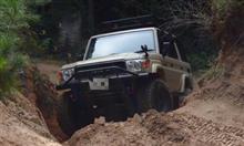 ランドクルーザー70Navic チューブバンパーの全体画像