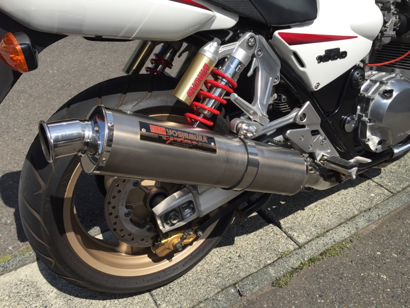 YOSHIMURA BLOG : CB1300SFとCB1300SB Slip-Onサイクロン LEPTOS