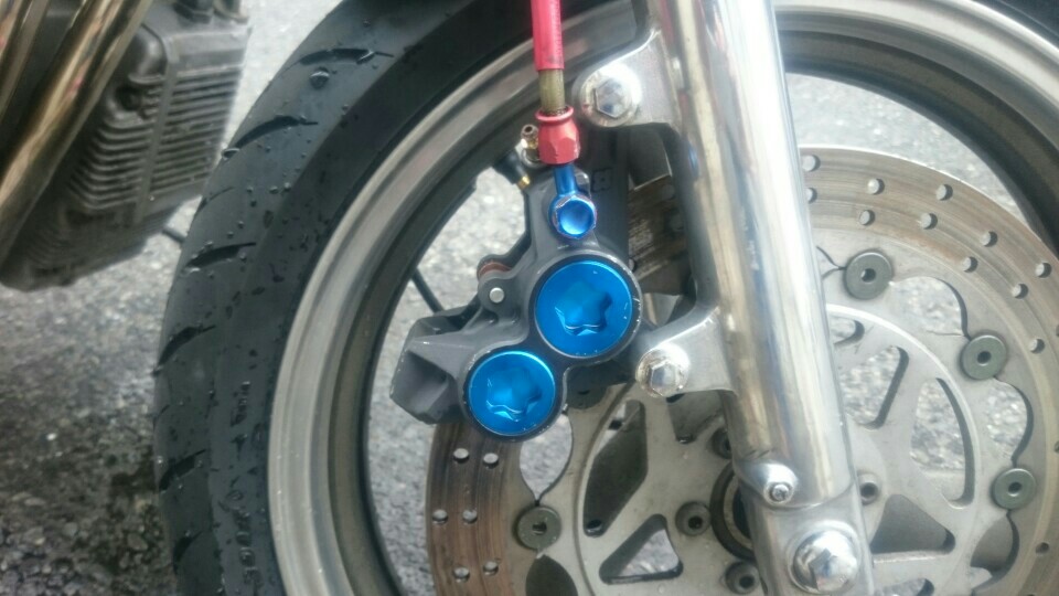 ヤマハ純正 住友MOSキャリパー のパーツレビュー | SRX400(つの(^ω