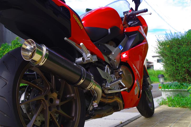 日本全国送料無料商品 | 特集 | カーボンサイレンサー DELKEVIC のパーツレビュー VFR800F | パーツ