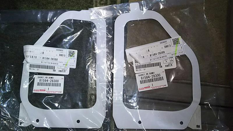 トヨタ(純正) リヤランプ レンズ & ボデー LH (81591-12160) の