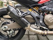 モンスター821LCIパーツ カーボンエンドスリップオンサイレンサーの単体画像