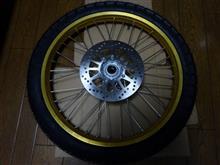 セロー250ワイズギヤ フロントホイールASSY ゴールド 3C5251020035の全体画像