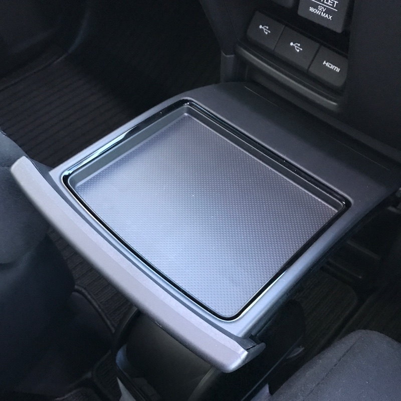 ステップワゴン センターテーブル（インストルメントパネル内蔵