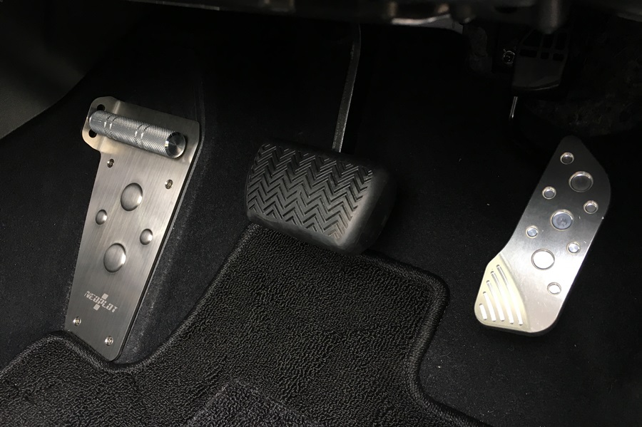 新製品情報も満載 PLOT C-HR | のパーツレビュー フットレストバーNEO NEOPLOT パーツ