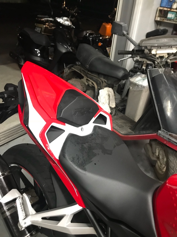CBR250RR mc51 2023年式シングルシートカウルレッド