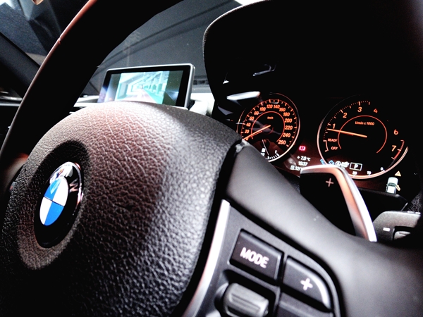 Bmw 純正 パドルシフト 後付 のパーツレビュー 1シリーズ ハッチバック クレヨンしんちゃん みんカラ