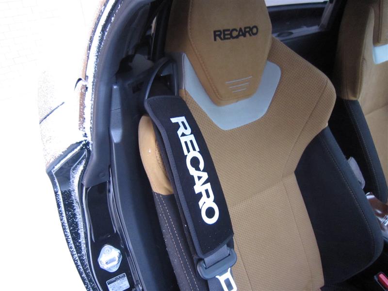 レカロ　シートベルト　カバー　純正 Amazon | 正規品 RECARO 純正 シートベルトカバー (ブラック