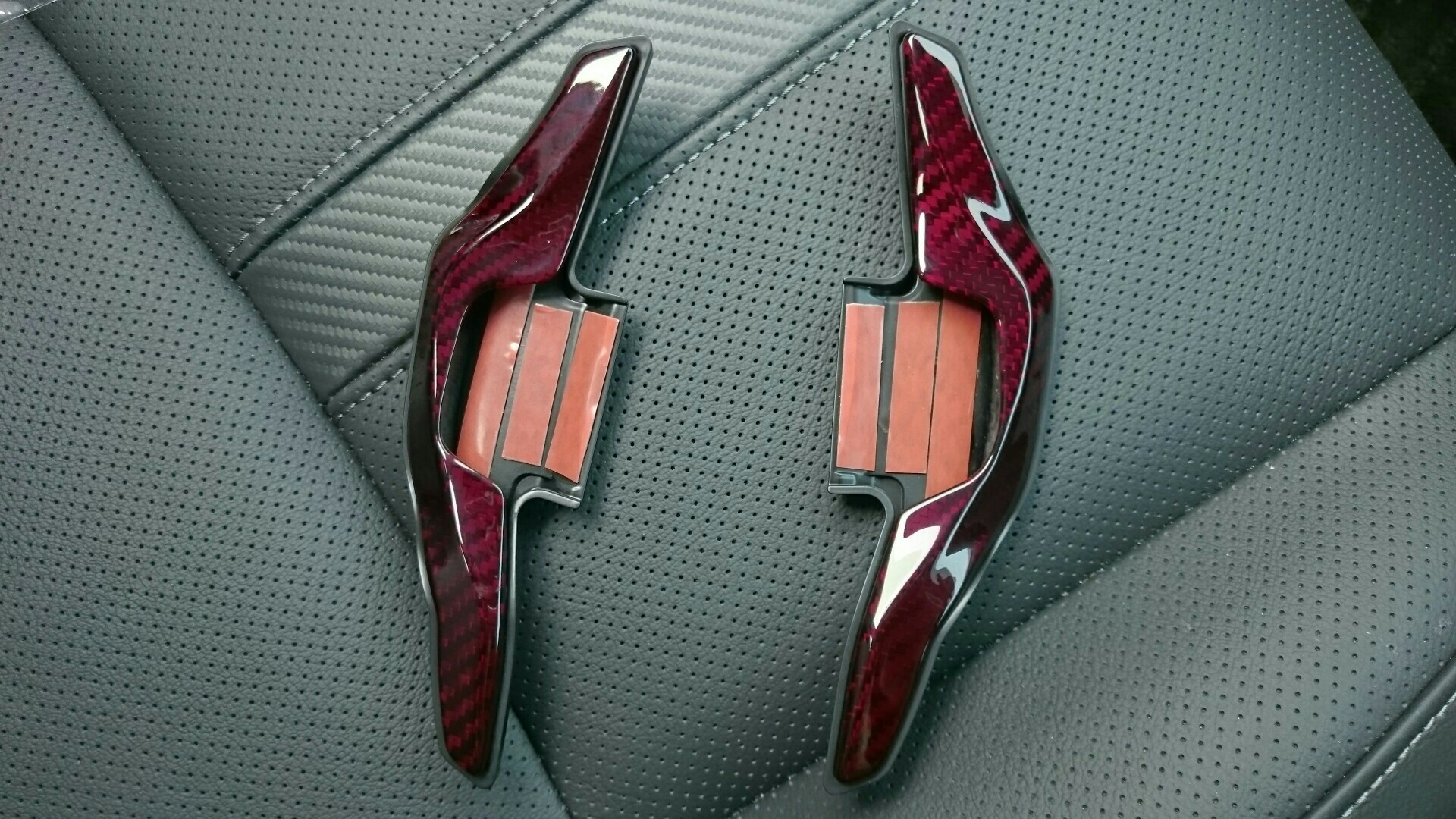 AXIS-PARTS製ホンダシビックFK7用ドライカーボン製パドルシフト