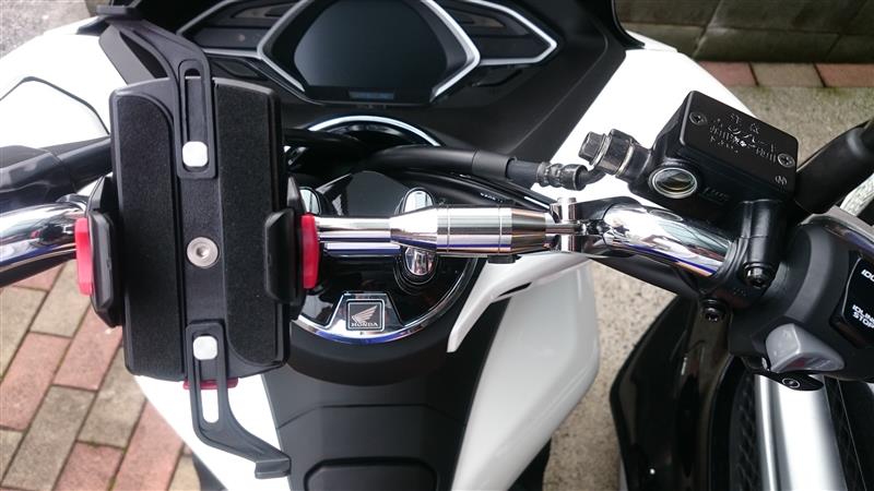 Daytona スマートフォンホルダーwide Ih 550d リジット のパーツレビュー Pcx Black Nyan2 みんカラ