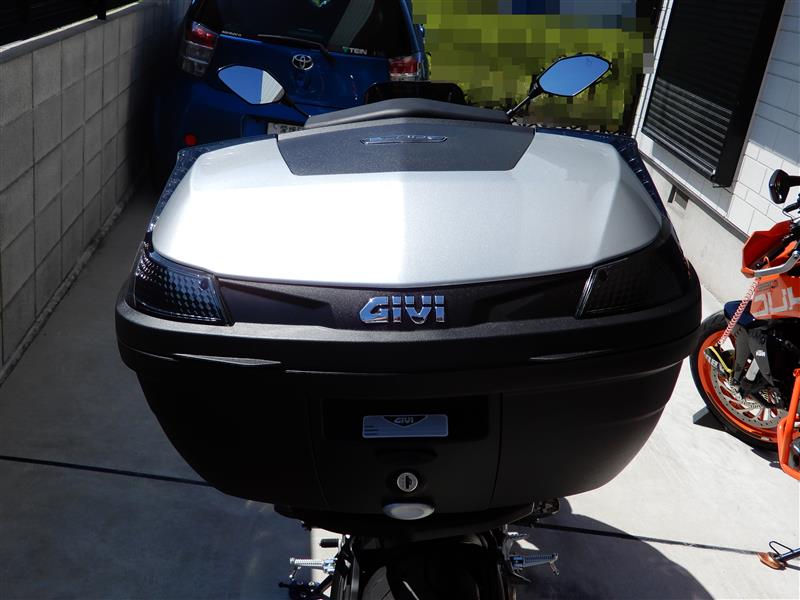 GIVI モノロックケース(B47NTMLG730D) 容量47L シルバー塗装 TECH 