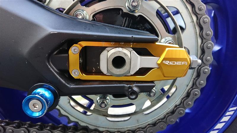 RIDEA チェーンアジャスター ゴールド (CA-Y01-GD) のパーツレビュー | MT-09 SP(じぇしあ) | みんカラ RIDEA チェーンアジャスター ゴールド (CA-Y01-GD) のパーツレビュー | MT-09 SP(じぇしあ) | みんカラ