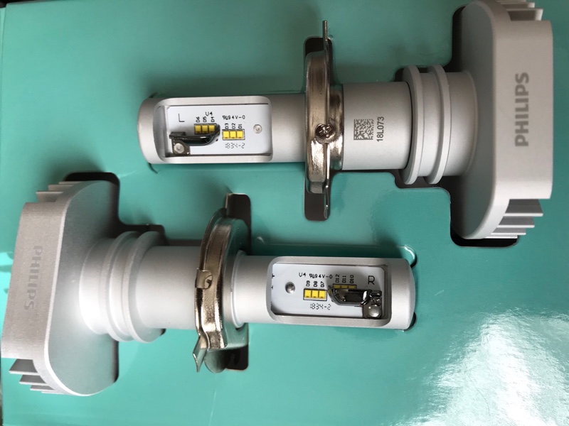 PHILIPS X-treme Ultinon LED H4 LED Headlight 6000K のパーツ