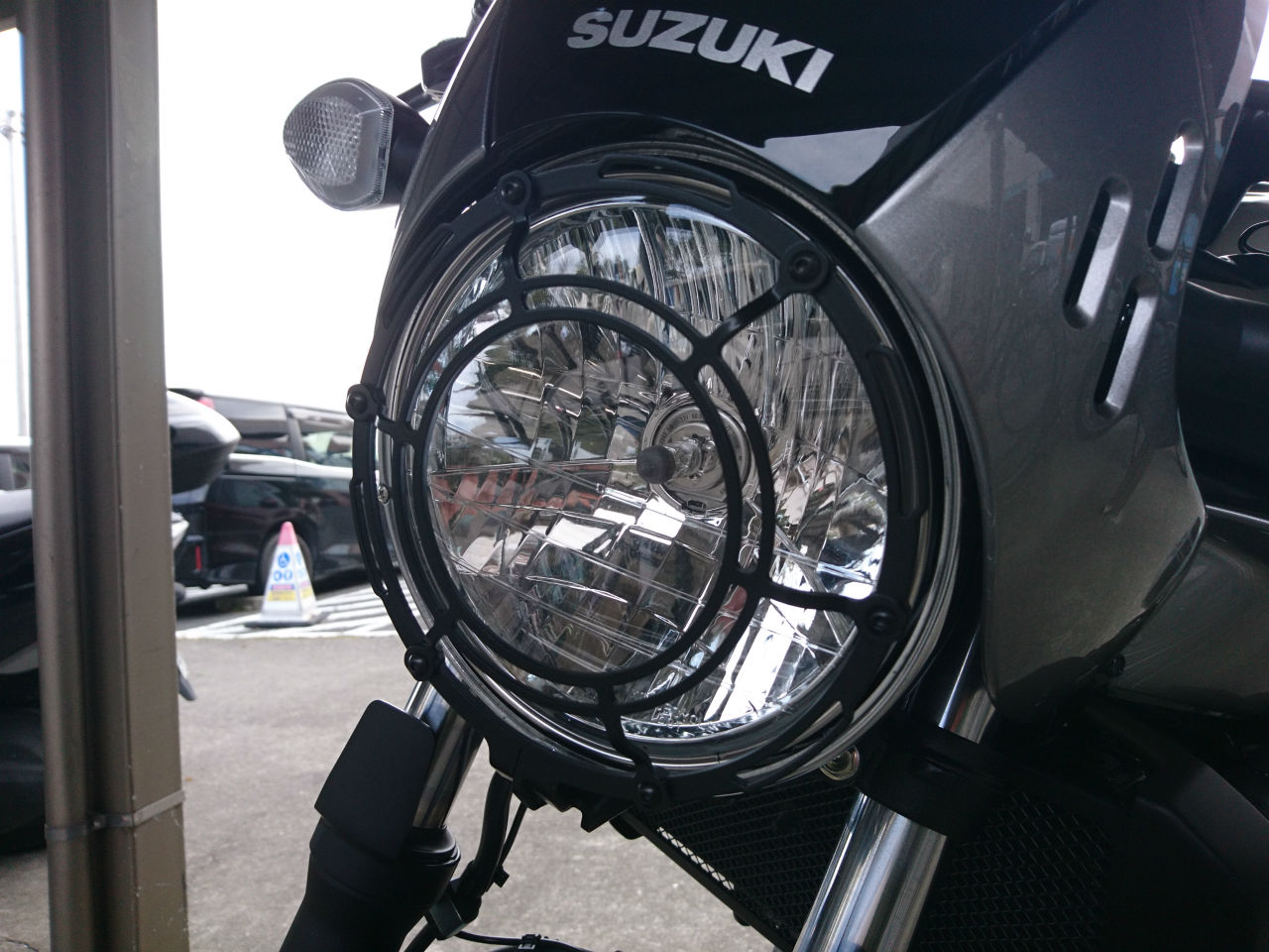 SW-MOTECH Headlight Protection. LPS.05.670.10000/B のパーツ