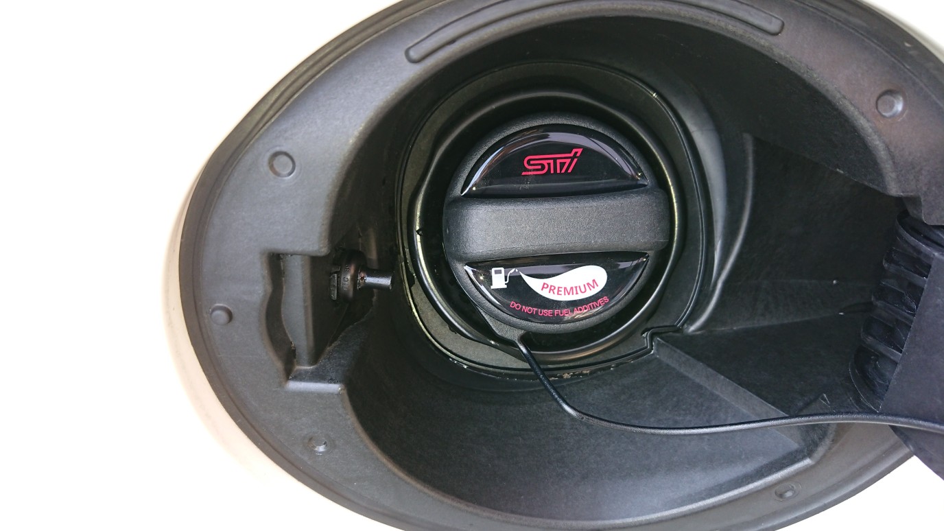 廃盤品 STi フューエルフィラーキャップカバー スバル STI フューエルフィラーキャップカバー 廃盤