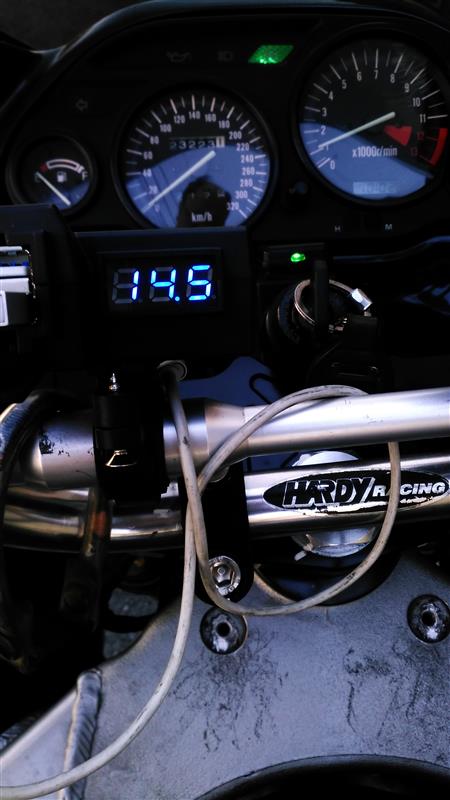 中華製 電圧計付きUSB 電源 のパーツレビュー | ZZR1100