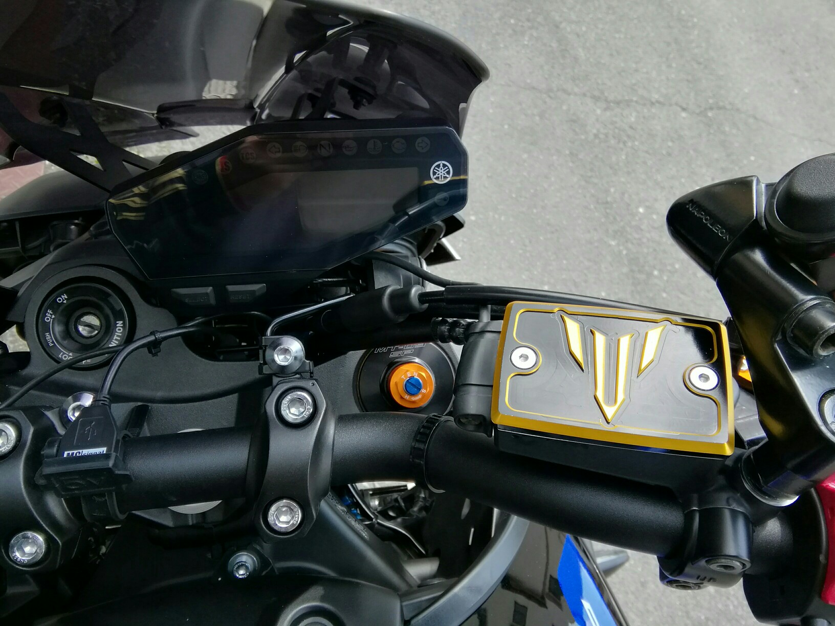 Alpha Rider ブレーキフルードリザーバーカバー マスター