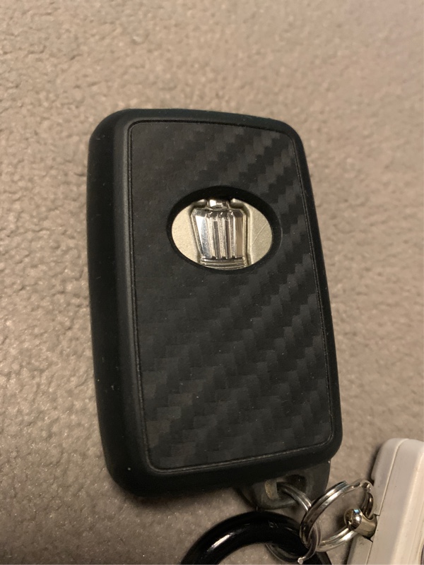 YAC PZ-692 スマートキーカバー TY2 カーボン調シリコーン のパーツレビュー | クラウンアスリート(コイル) | みんカラ YAC PZ-692 スマートキーカバー TY2 カーボン調シリコーン のパーツレビュー | クラウンアスリート(コイル) | みんカラ