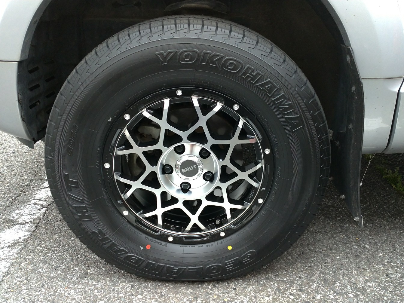 YOKOHAMA GEOLANDAR H/T G056 245/70R16 のパーツレビュー