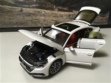 不明 1:18スケール フォルクスワーゲン アルテオン ミニカー