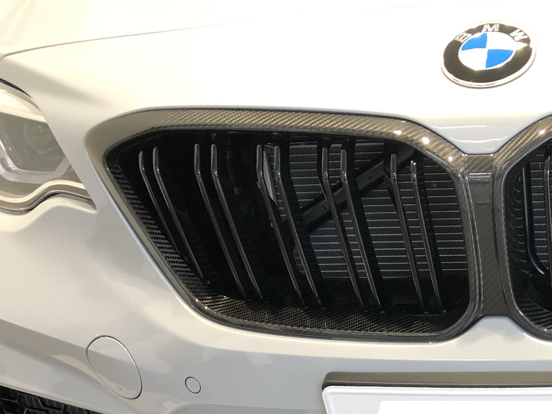 BMW M PERFORMANCE カーボン・キドニー・グリル のパーツ