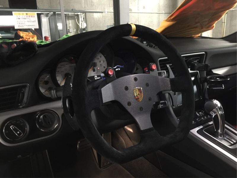 ポルシェ911/991 GT3 CUP ステアリング/黄ステッチ/スエード