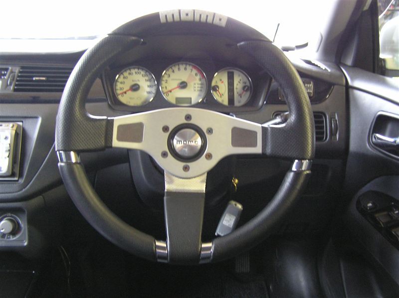 Millenium Sport Steering Wheel momo(モモ)のステアリングの