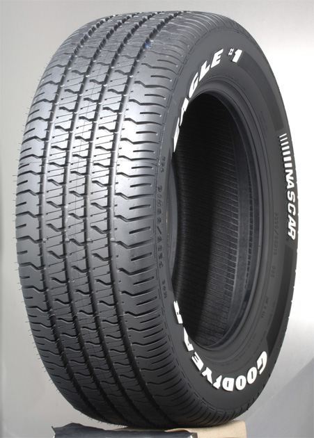 EAGLE#1 NASCAR 215/60R17C GOODYEAR(グッドイヤー)のタイヤの口コミ