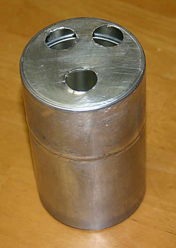 穴を開けた茶筒