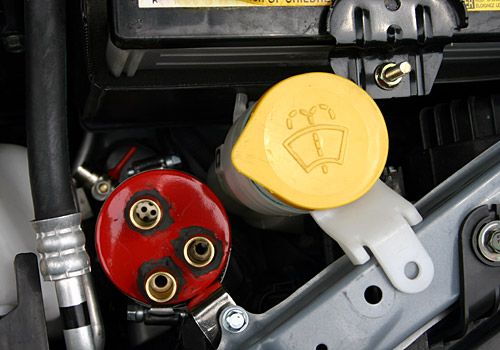 車にキャッチタンク取り付け