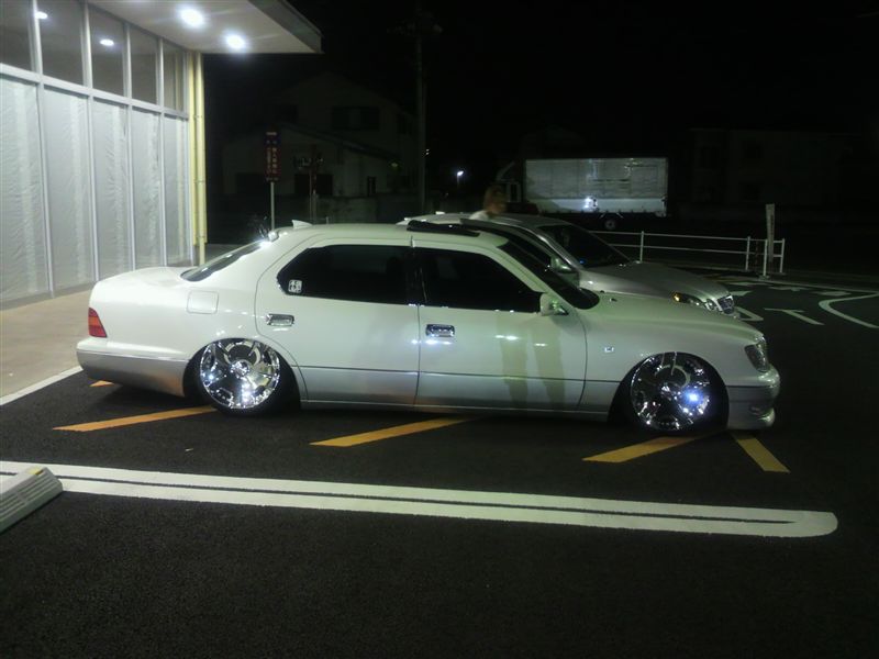 Venu のフォトギャラリー 整備不良切られる前と現在の車高 トヨタ セルシオ みんカラ