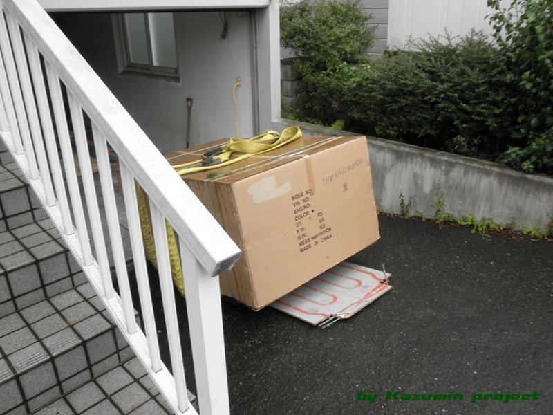 当然の事ながら、車庫内までは吊り込めませんて。